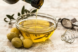 Koja je razlika između ekstra djevičanskog i običnog maslinovog ulja?